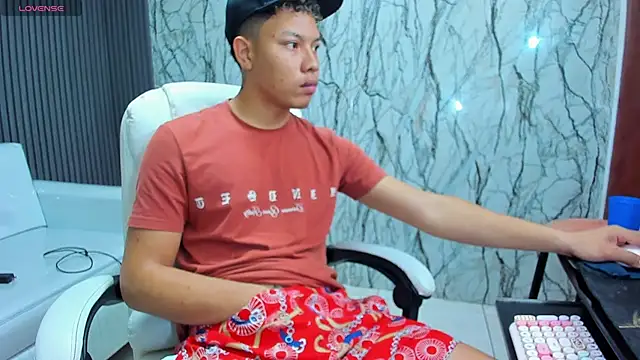 Snapshot of marcus_20 chatting on 12/01/25, 01:49 marcus 20 online show from 12/01/25, 01:49