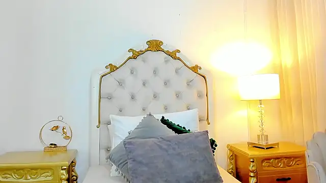 miss vivienne online show from 01/17/26, 03:00