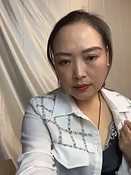 Snapshot of TL-46 chatting on 11/26/25, 08:59 TL-46 online show from 11/26/25, 08:59