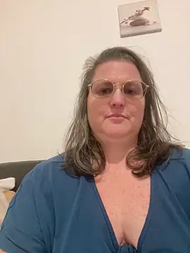 bea french curvy online show from 02/25/26, 08:40