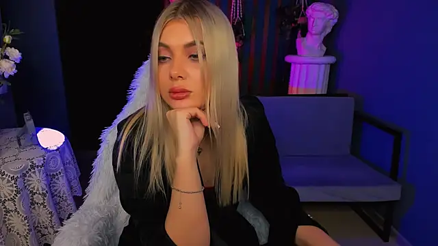 HyileyClark online show from 04/15/26, 07:58