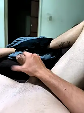 Snapshot of daniellDT chatting on 12/15/25, 02:38 daniellDT online show from 12/15/25, 02:38