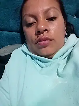 daphne-glow online show from 12/19/25, 03:24