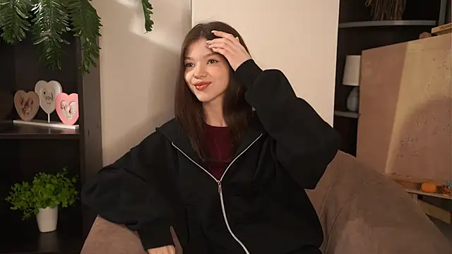 HalleyMedearis online show from 12/01/25, 09:14