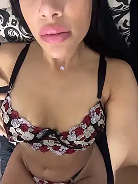 Snapshot of NancyQuen chatting on 12/01/25, 01:27 NancyQuen online show from 12/01/25, 01:27