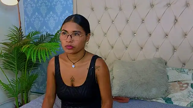 Miaa Collinss online show from 11/28/25, 08:33