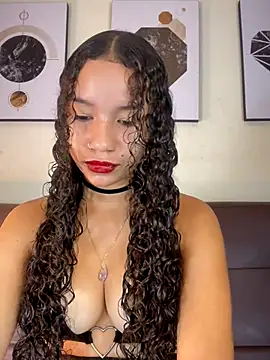 Snapshot of ZoeyFierce chatting on 12/05/25, 02:03 ZoeyFierce online show from 12/05/25, 02:03