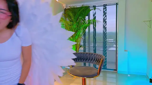 Mia Cullen online show from 01/14/26, 12:00