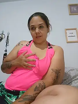 LoreinnFox online show from 05/20/26, 03:56