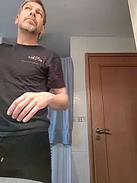 Snapshot of lorisaux chatting on 02/18/26, 07:37 lorisaux online show from 02/18/26, 07:37