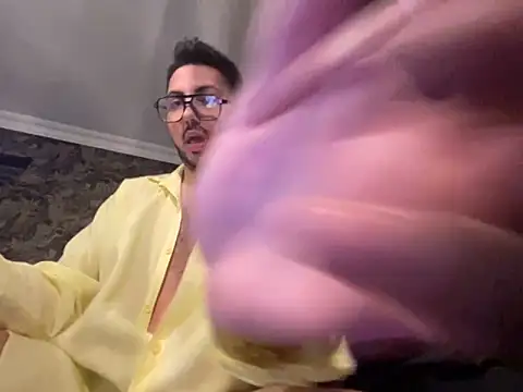 Snapshot of mcylzsd chatting on 11/28/25, 12:19 mcylzsd online show from 11/28/25, 12:19