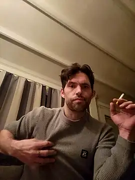 Snapshot of Denisxsxs chatting on 11/27/25, 01:51 Denisxsxs online show from 11/27/25, 01:51