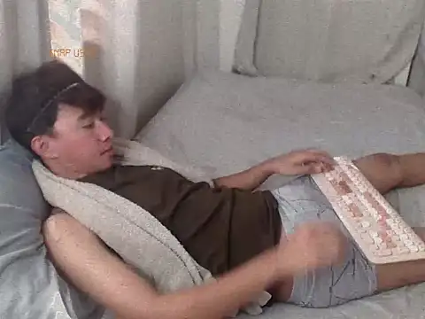 Snapshot of asiantwink0000 chatting on 11/29/25, 12:35 asiantwink0000 online show from 11/29/25, 12:35