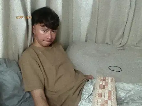 Snapshot of asiantwink0000 chatting on 11/29/25, 12:52 asiantwink0000 online show from 11/29/25, 12:52