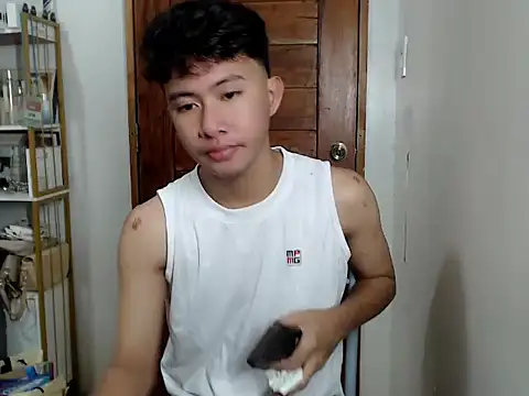 Snapshot of asiantwink0000 chatting on 12/15/25, 02:38 asiantwink0000 online show from 12/15/25, 02:38