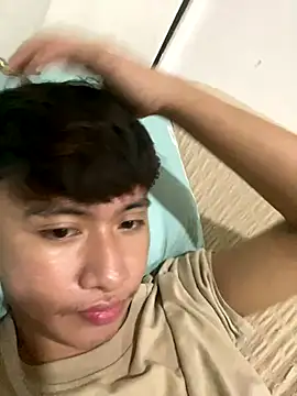 Snapshot of asiantwink0000 chatting on 12/17/25, 07:20 asiantwink0000 online show from 12/17/25, 07:20