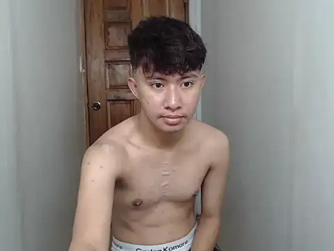 Snapshot of asiantwink0000 chatting on 01/13/26, 12:05 asiantwink0000 online show from 01/13/26, 12:05