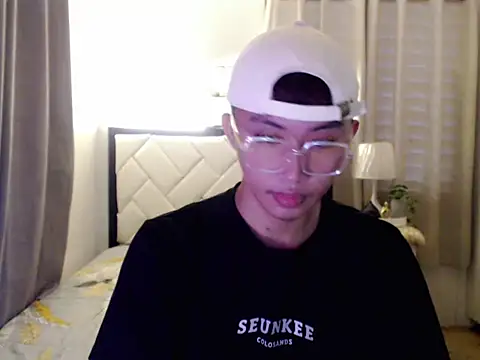 asiantwink0000 online show from 02/08/26, 09:23