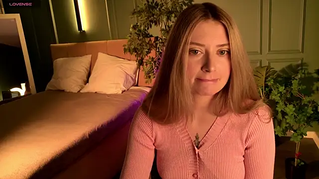 Snapshot of somehow_here_ chatting on 11/29/25, 12:52 somehow here online show from 11/29/25, 12:52