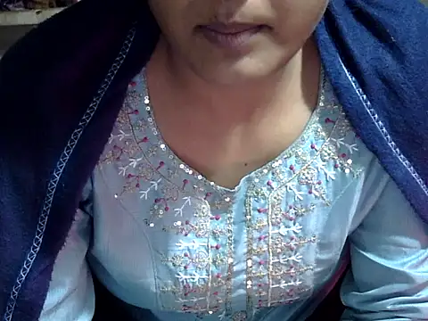 Snapshot of Hot_Princess2000 chatting on 12/21/25, 05:47 Hot Princess2000 online show from 12/21/25, 05:47