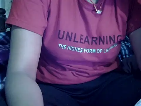 Snapshot of Hot_Princess2000 chatting on 01/13/26, 06:02 Hot Princess2000 online show from 01/13/26, 06:02