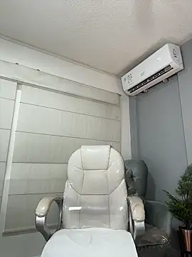 Snapshot of AnnaJaimes chatting on 05/30/26, 12:41 AnnaJaimes online show from 05/30/26, 12:41
