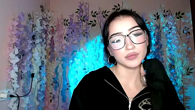 Snapshot of Sweeet_Sss chatting on 11/28/25, 03:25 Sweeet Sss online show from 11/28/25, 03:25