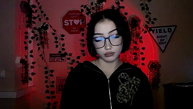 Snapshot of Sweeet_Sss chatting on 11/29/25, 03:04 Sweeet Sss online show from 11/29/25, 03:04