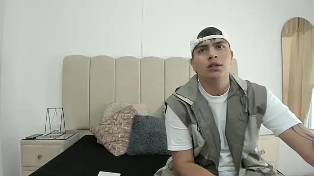 Snapshot of TomasANDalejo chatting on 12/01/25, 12:43 TomasANDalejo online show from 12/01/25, 12:43