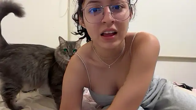 Alicatcua  online show from 05/08/26, 03:56