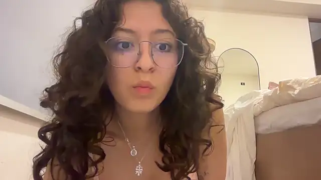 Alicatcua  online show from 07/11/26, 02:14