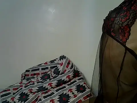 Snapshot of Heat_delilah chatting on 01/13/26, 05:46 Heat delilah online show from 01/13/26, 05:46