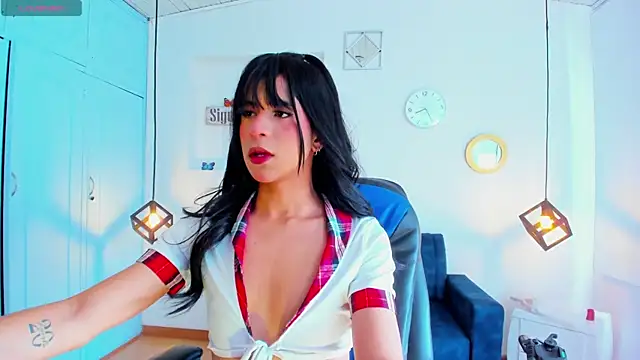 Snapshot of Hot_Darliing chatting on 12/01/25, 01:27 Hot Darliing online show from 12/01/25, 01:27