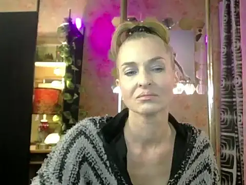 Soniakiss online show from 05/17/26, 01:40