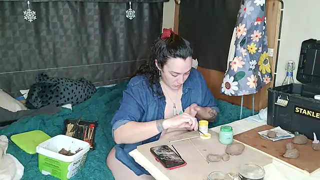 Snapshot of BBWorking chatting on 12/15/25, 08:02 BBWorking online show from 12/15/25, 08:02