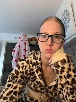 Snapshot of RosieLovexoxx chatting on 11/30/25, 02:54 RosieLovexoxx online show from 11/30/25, 02:54