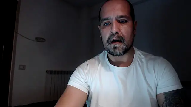 Snapshot of AMIRDIB2025 chatting on 12/19/25, 11:23 AMIRDIB2025 online show from 12/19/25, 11:23