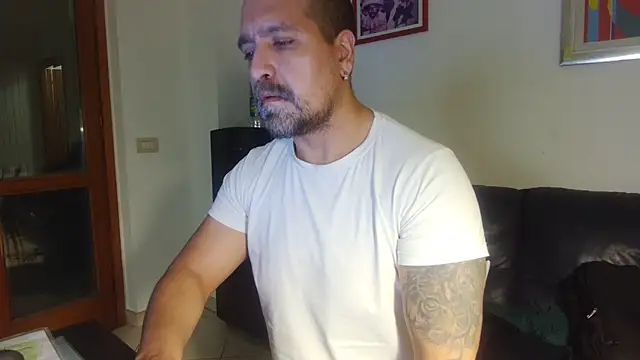 Snapshot of AMIRDIB2025 chatting on 12/20/25, 03:30 AMIRDIB2025 online show from 12/20/25, 03:30