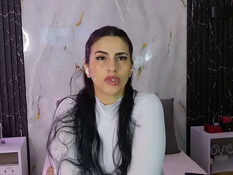 ChloeHolmes online show from 02/11/26, 10:53