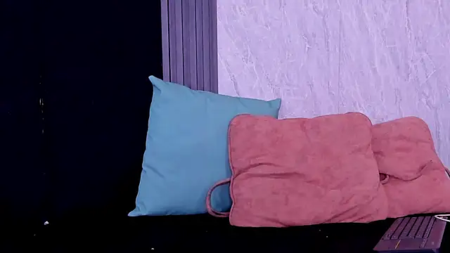 scarlett jhon online show from 12/17/25, 02:23