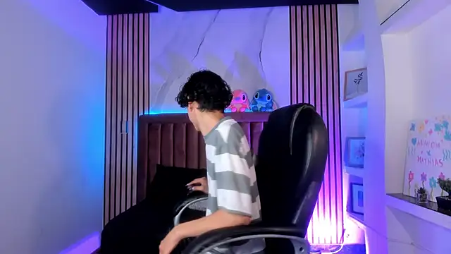 SthepanodiMonaco online show from 04/18/26, 03:21