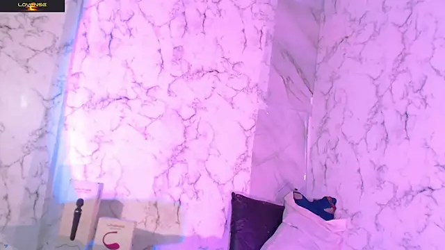 Snapshot of GraceMaaceey chatting on 12/16/25, 11:37 GraceMaaceey online show from 12/16/25, 11:37