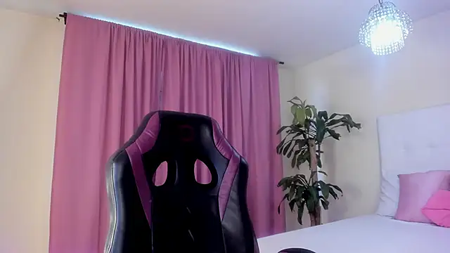 Emmaa Queen  online show from 01/08/26, 07:16