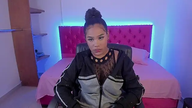 Snapshot of pamela_monkey chatting on 12/14/25, 03:23 pamela monkey online show from 12/14/25, 03:23