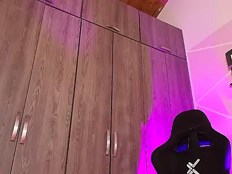 Doll Dollys  online show from 12/14/25, 03:34