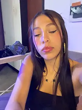 MiaScott Pink online show from 12/14/25, 08:02