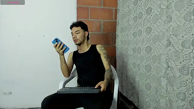 Snapshot of calvin-parker chatting on 12/19/25, 03:13 calvin-parker online show from 12/19/25, 03:13