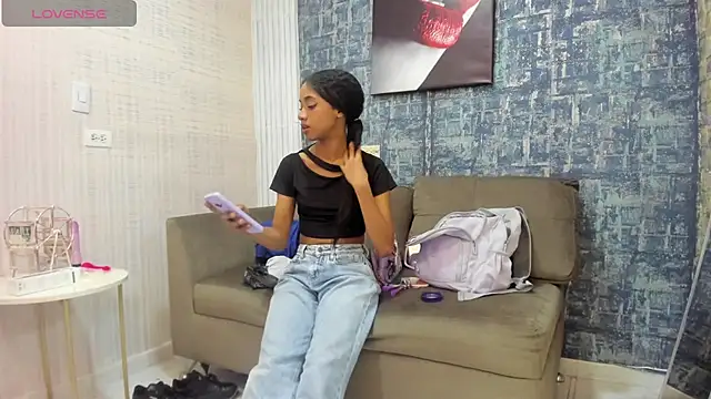 Snapshot of Brizza_H033 chatting on 12/16/25, 09:09 Brizza H033 online show from 12/16/25, 09:09