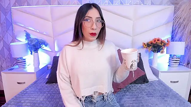 Lizzi Hotman  online show from 01/15/26, 12:10