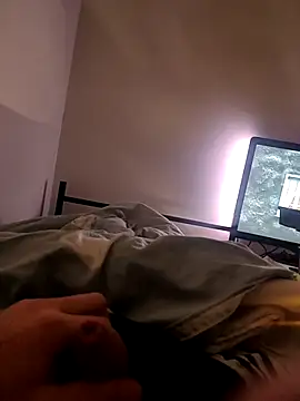 Snapshot of Gitara95 chatting on 11/27/25, 11:51 Gitara95 online show from 11/27/25, 11:51